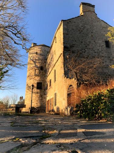 Commanderie de Devesset, mur sud et tour